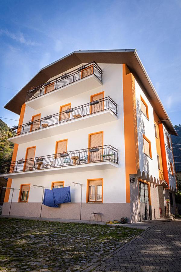 Hostel - Bormio - Livigno - Santa Caterina - Stelvio Sondalo Exterior photo