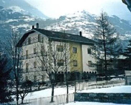 Hostel - Bormio - Livigno - Santa Caterina - Stelvio Sondalo Exterior photo